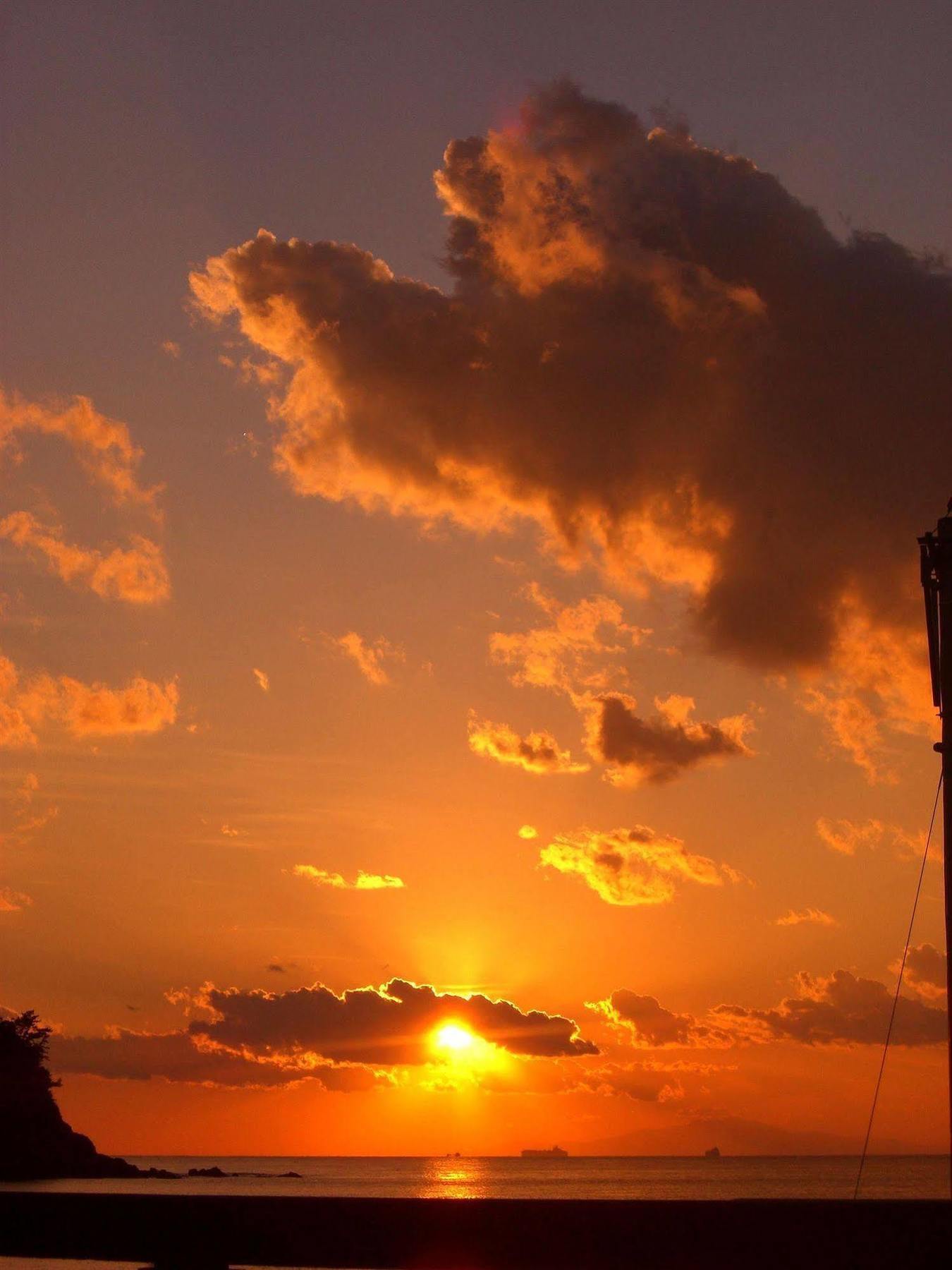 Sunset Breeze Hota Bed & Breakfast Kyonan Екстериор снимка